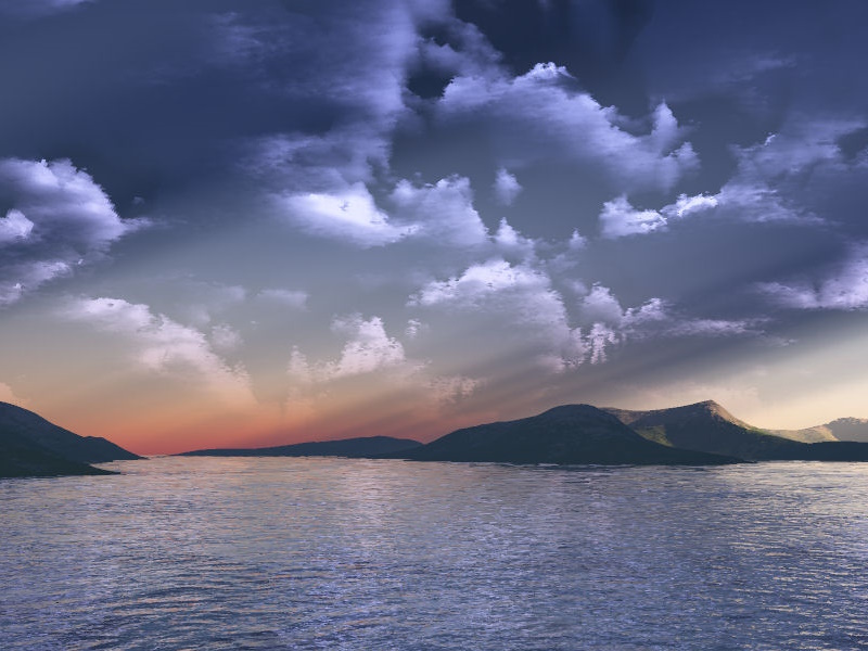 Panorama con mare e sullo sfondo un cielo nuovoloso